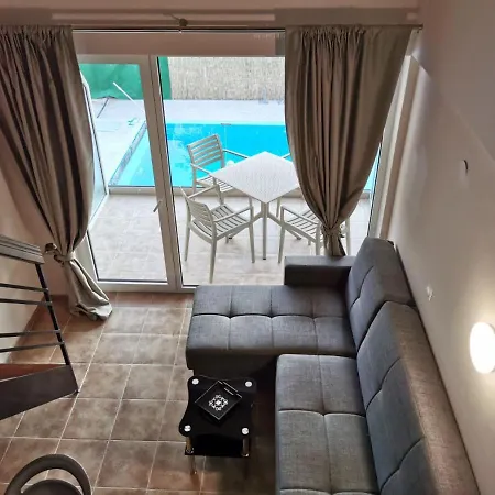 Hotel Capital Lux מלון דירות נידרי