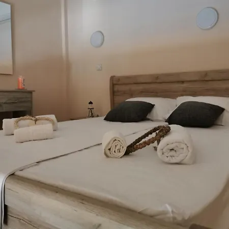 Hotel Capital Lux מלון דירות נידרי