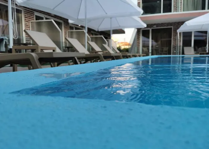 Hotel Capital Lux מלון דירות 3*